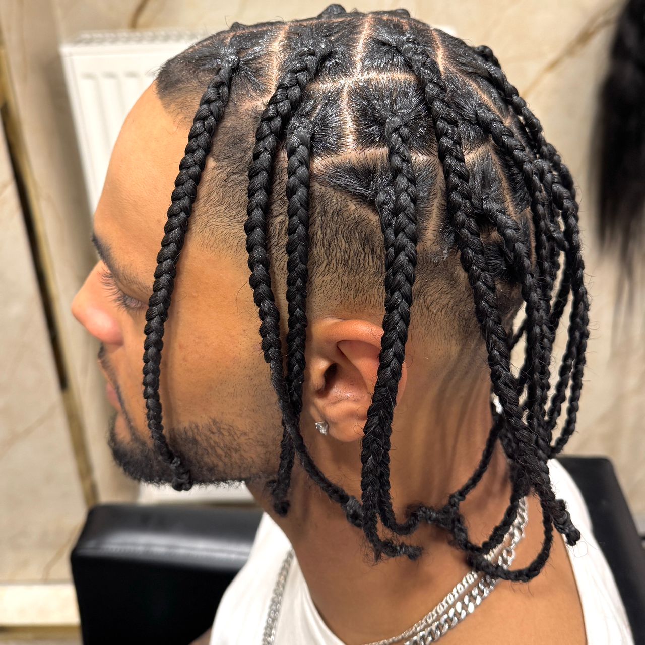 Saubere Box Braids kombiniert mit einem freshen Fade – Style und Präzision im Afro American Barbershop