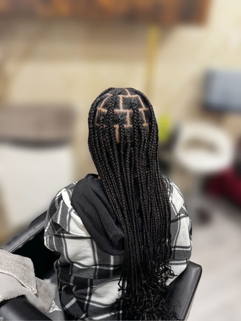 Saubere Box Braids kombiniert mit einem freshen Fade – Style und Präzision im Afro American Barbershop